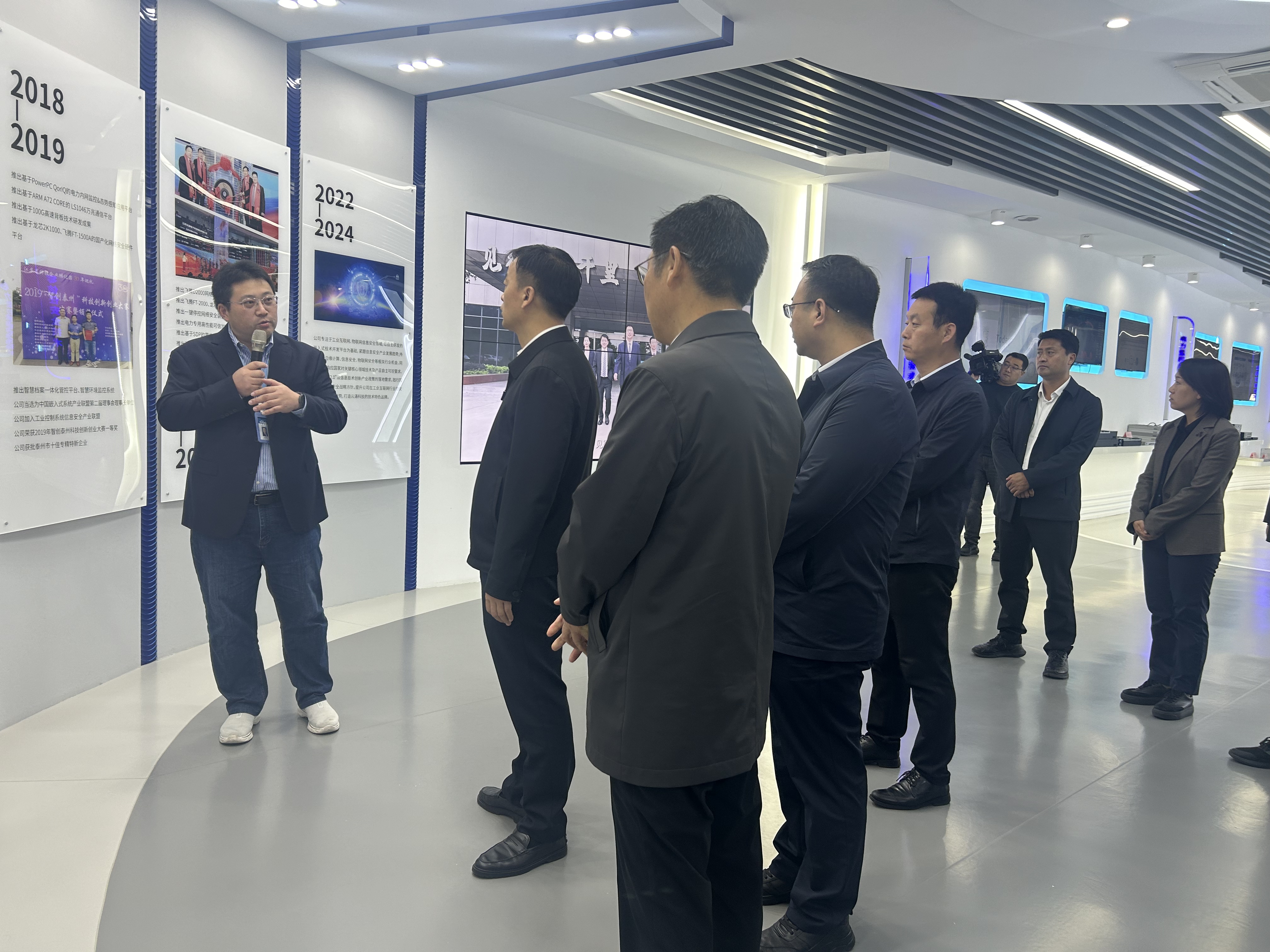 企業(yè)動態(tài)|陜西省長武縣黨政代表團蒞臨云涌科技參觀調(diào)研